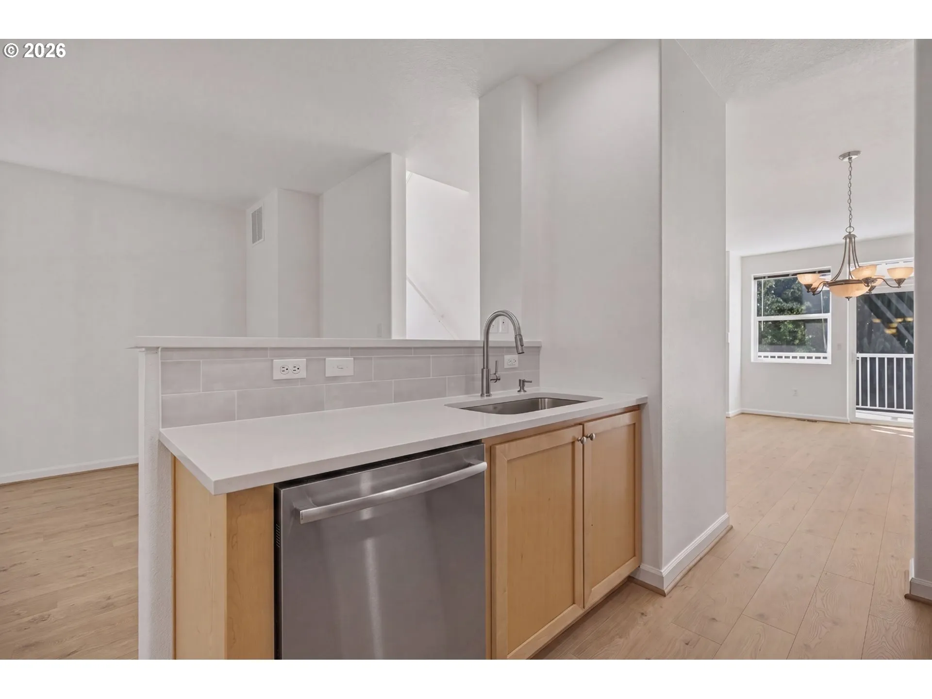 Kitchen-Breakfast Bar