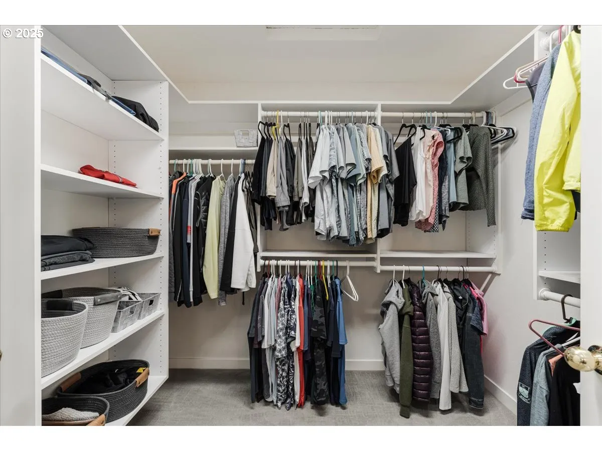 Bedroom, Owner's Suite-Walk-In Closet
