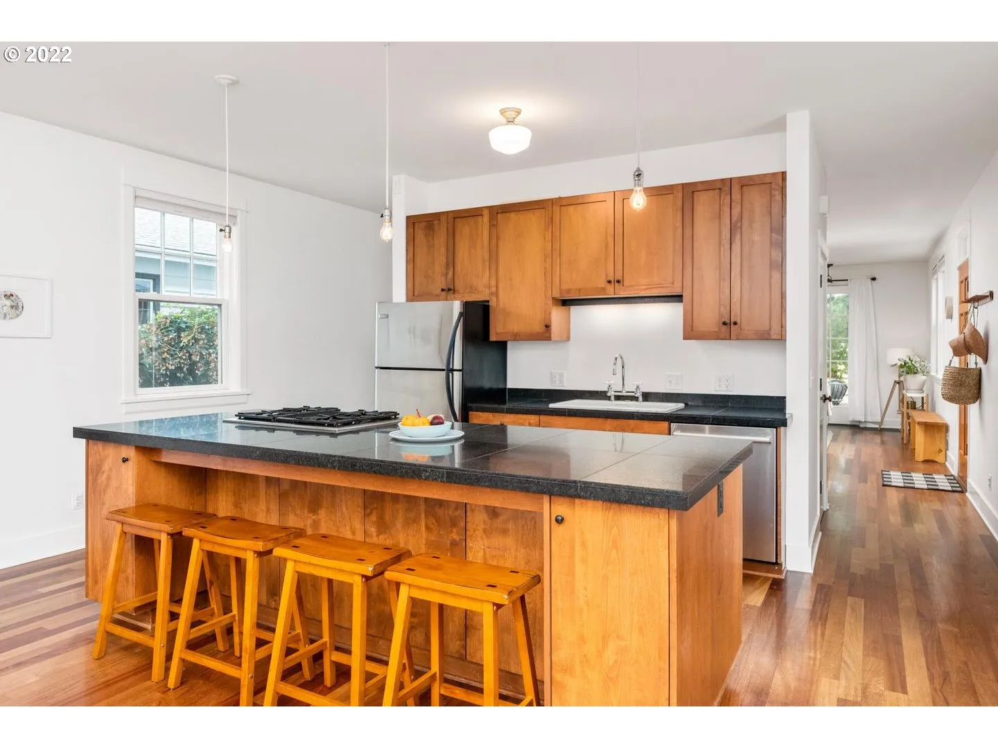 Kitchen-Breakfast Bar