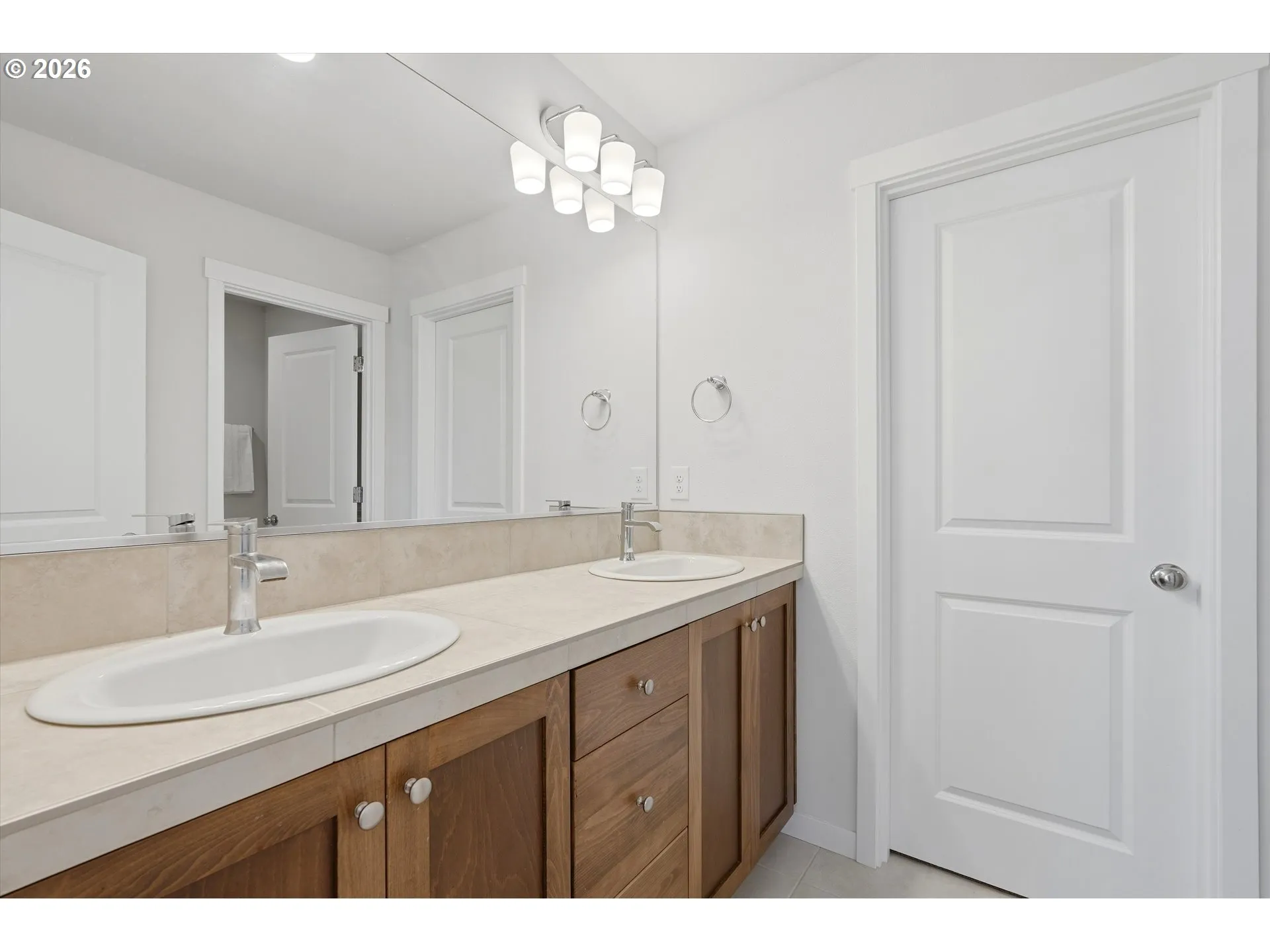 Bathroom, Attached-Double Sinks
