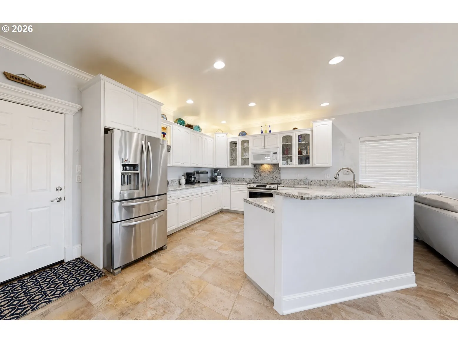 Kitchen-Breakfast Bar