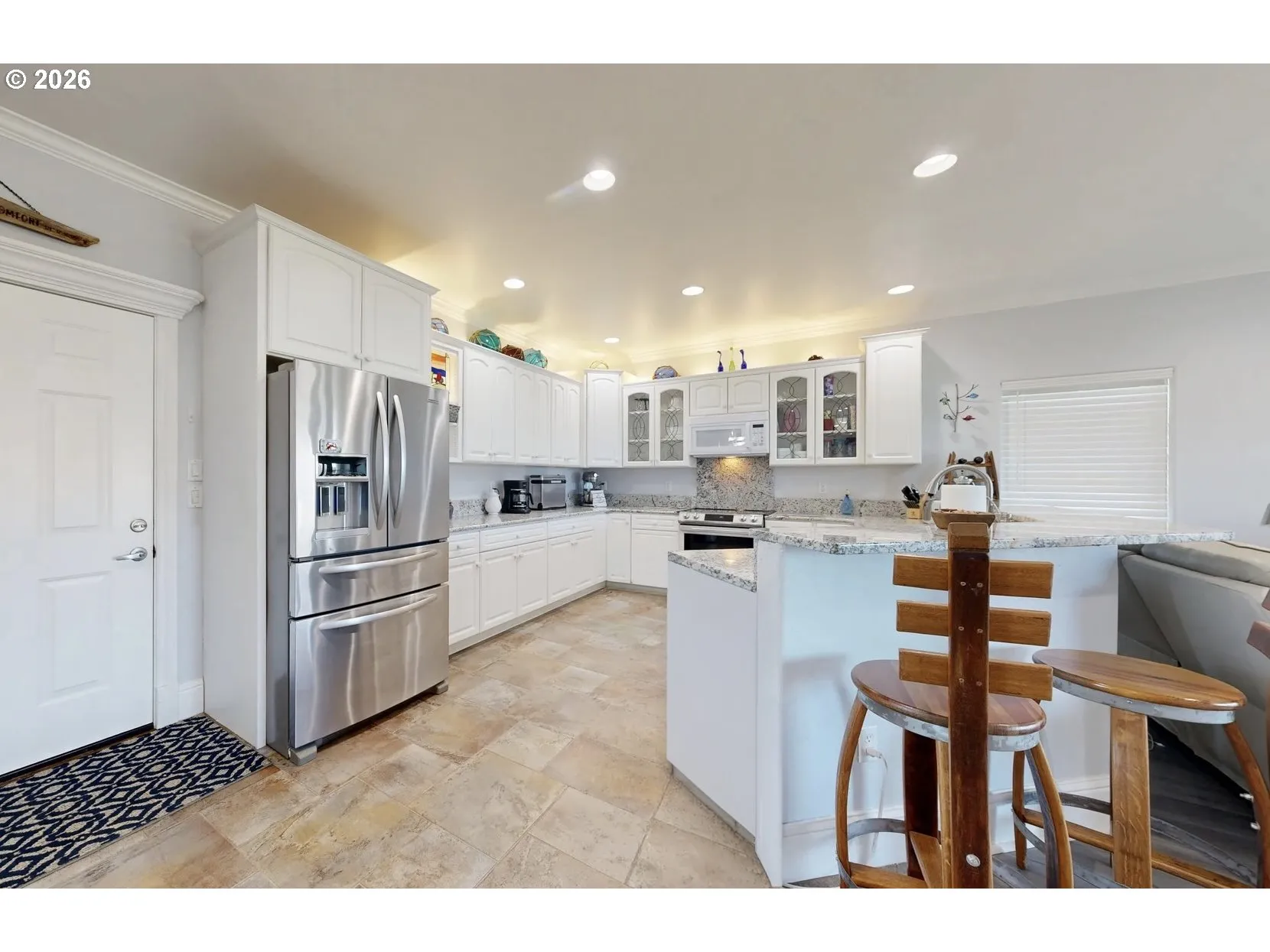 Kitchen-Breakfast Bar