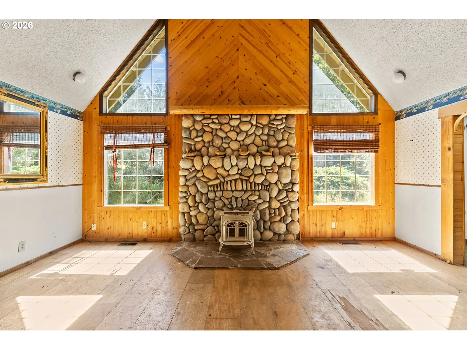Living Room-Vaulted Ceilings