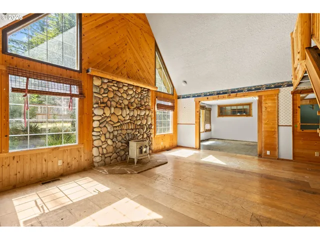 Living Room-Vaulted Ceilings