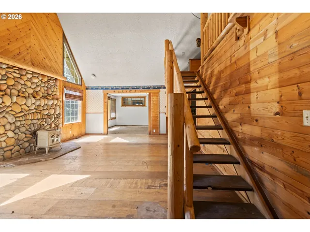 Living Room-Vaulted Ceilings