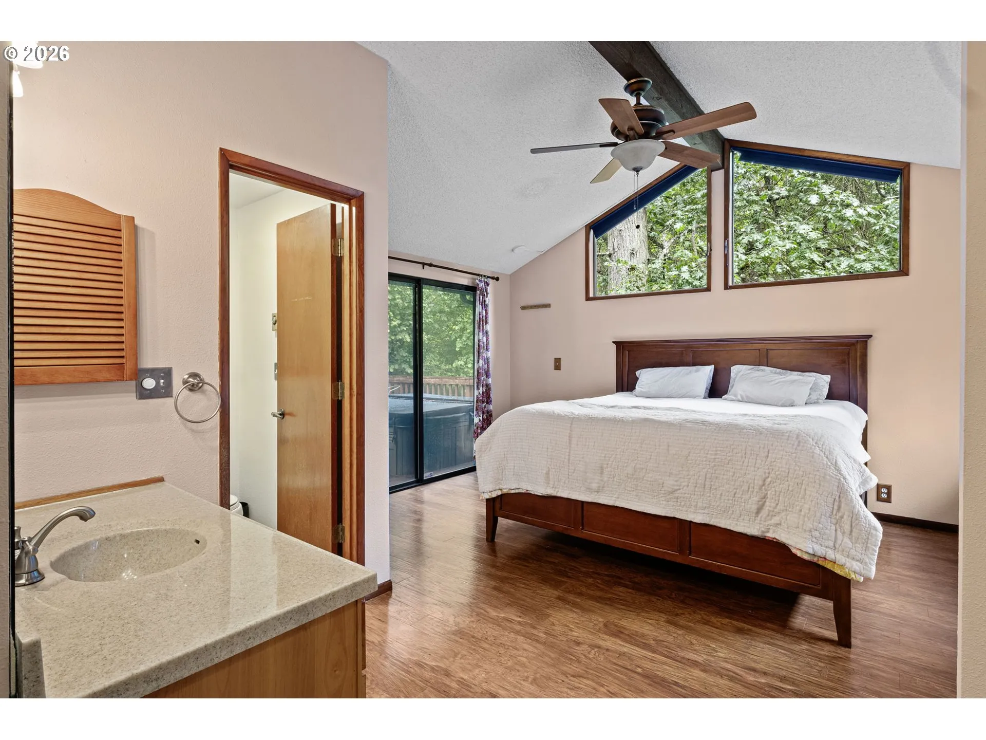 Bedroom, Primary