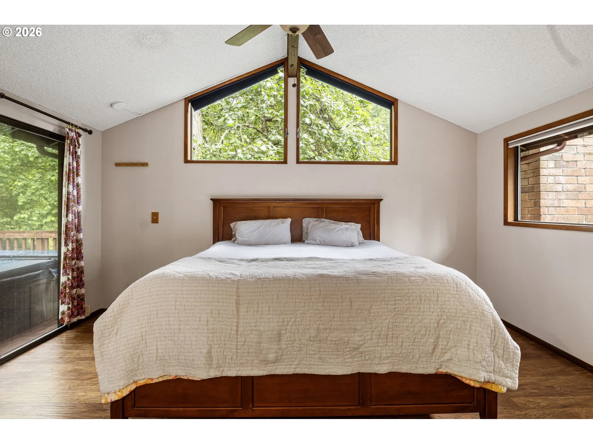 Bedroom, Primary-Vaulted Ceilings