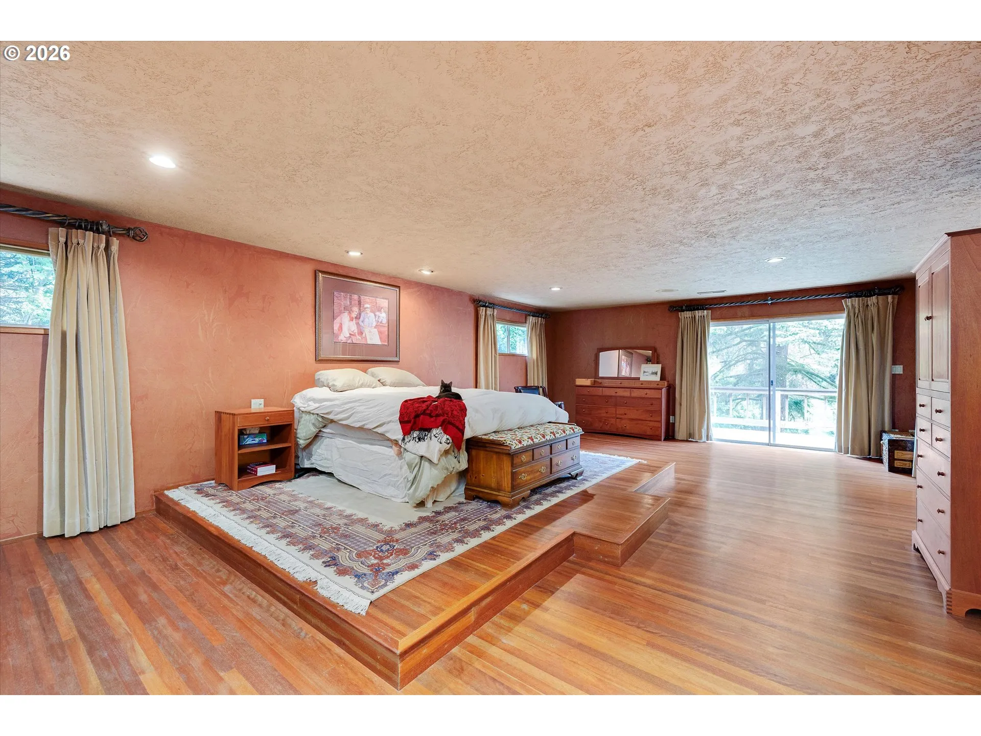 Bedroom, Owner's Suite-Main