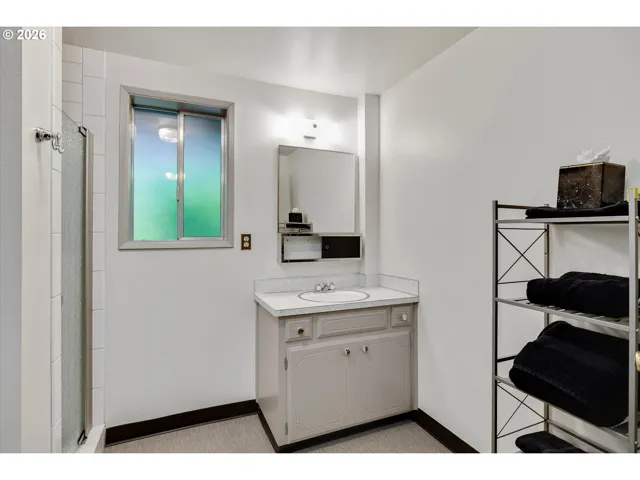 Bathroom-Lower
