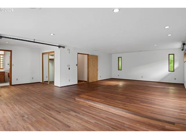Bedroom, Owner's Suite-Main