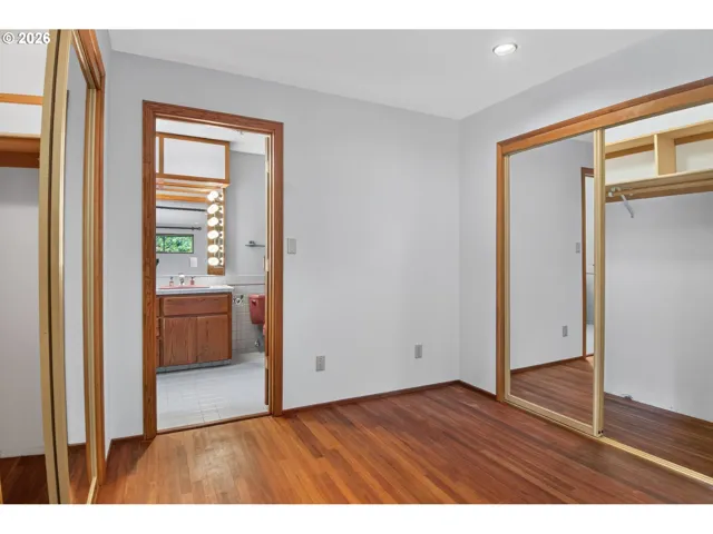 Bedroom, Owner's Suite-Walk-In Closet