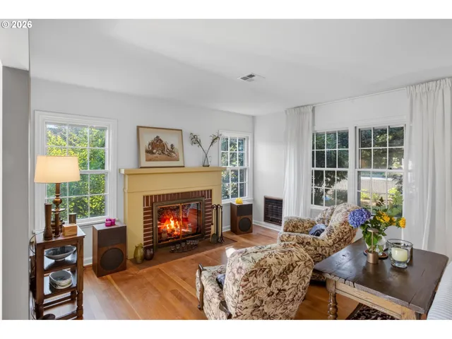 Living Room-Fireplace