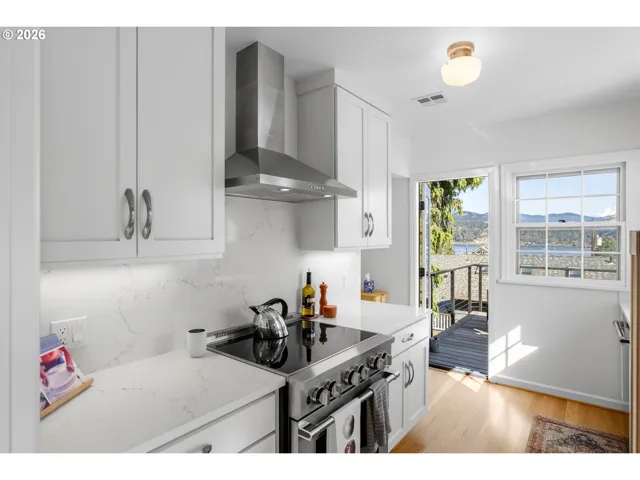 Kitchen/Outside