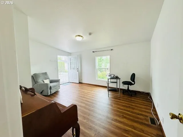 Bedroom-Wide Angle/Fisheye