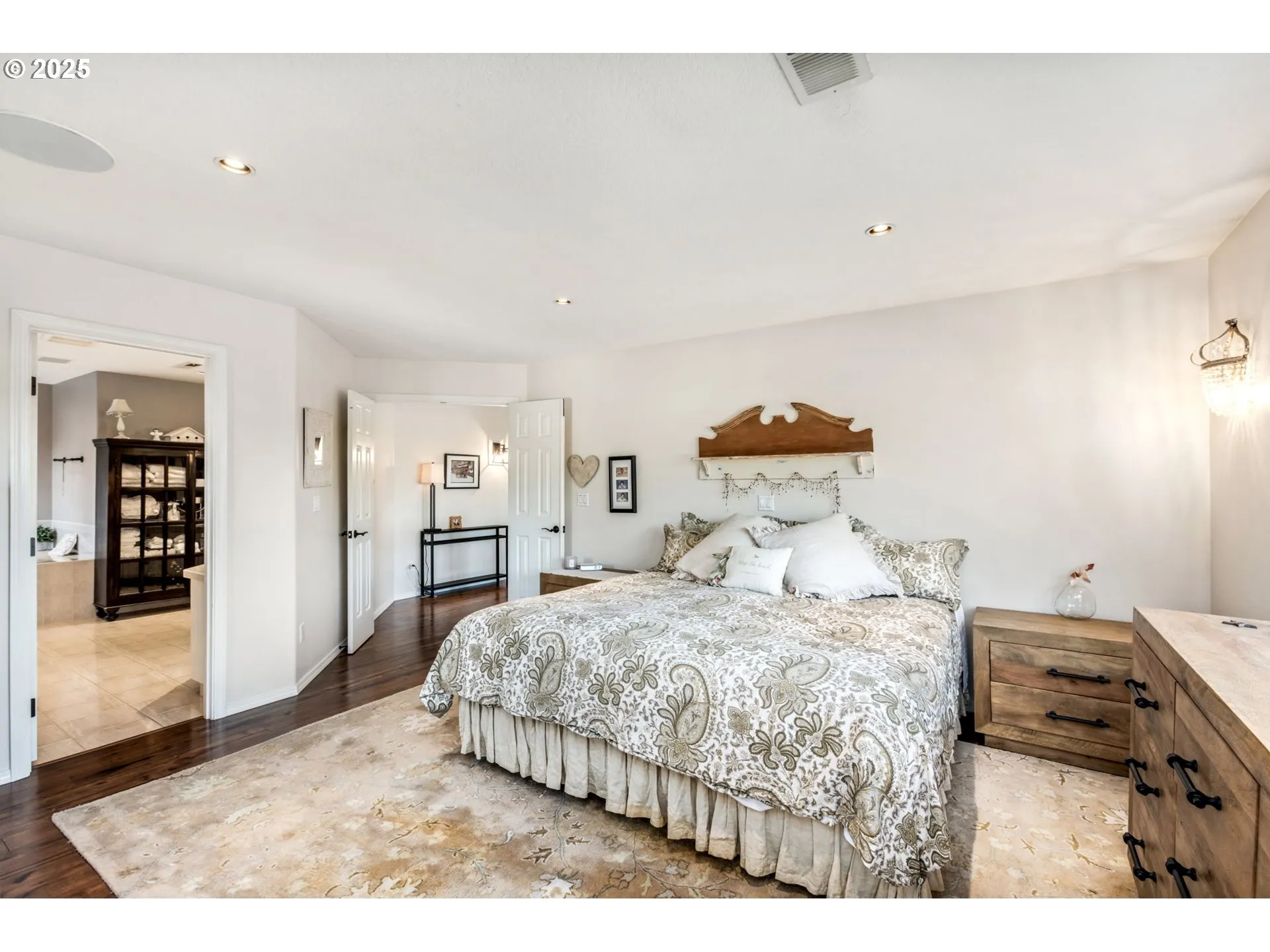 Primary Bedroom-Upper