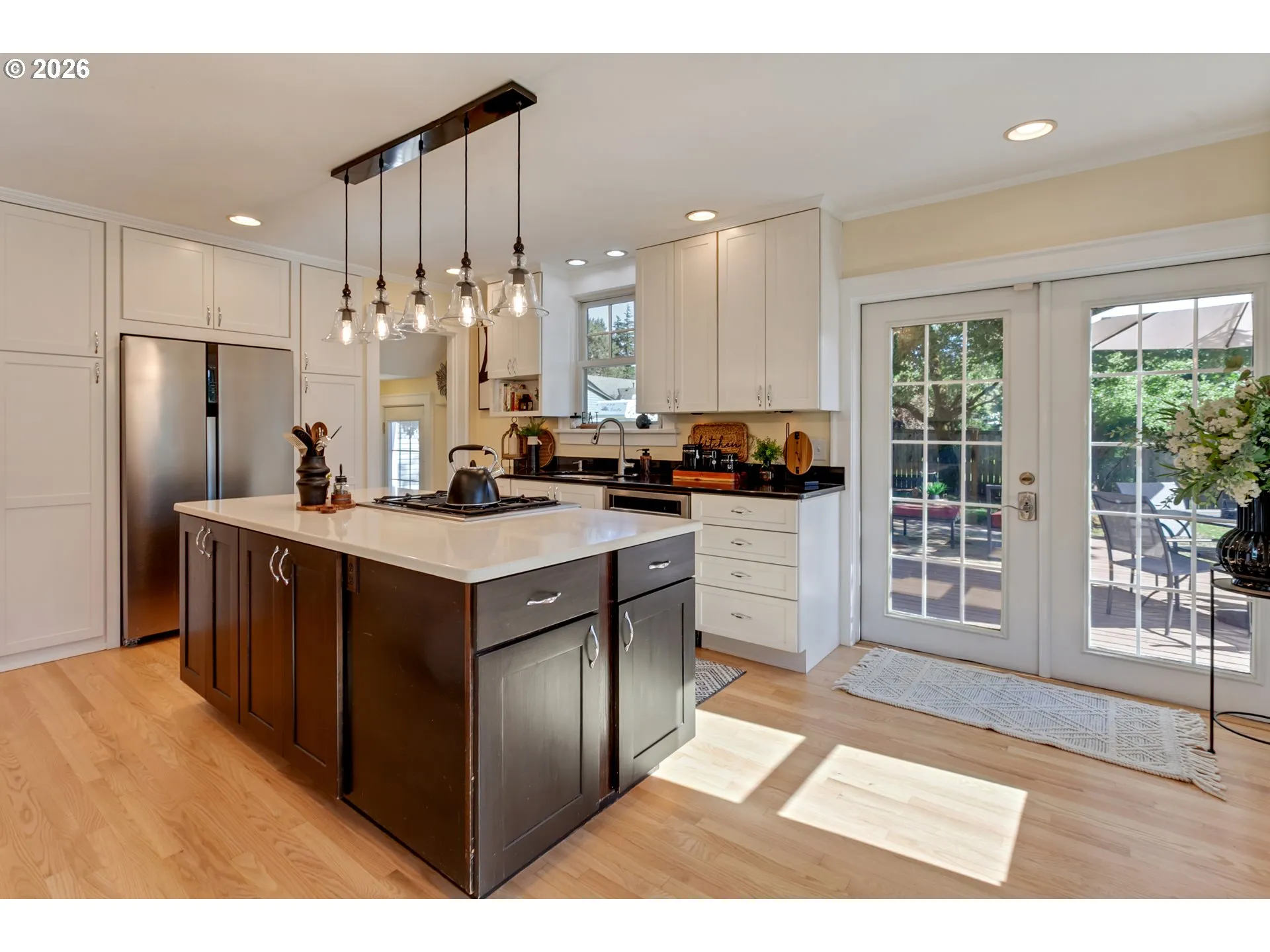 Kitchen/Outside-Island