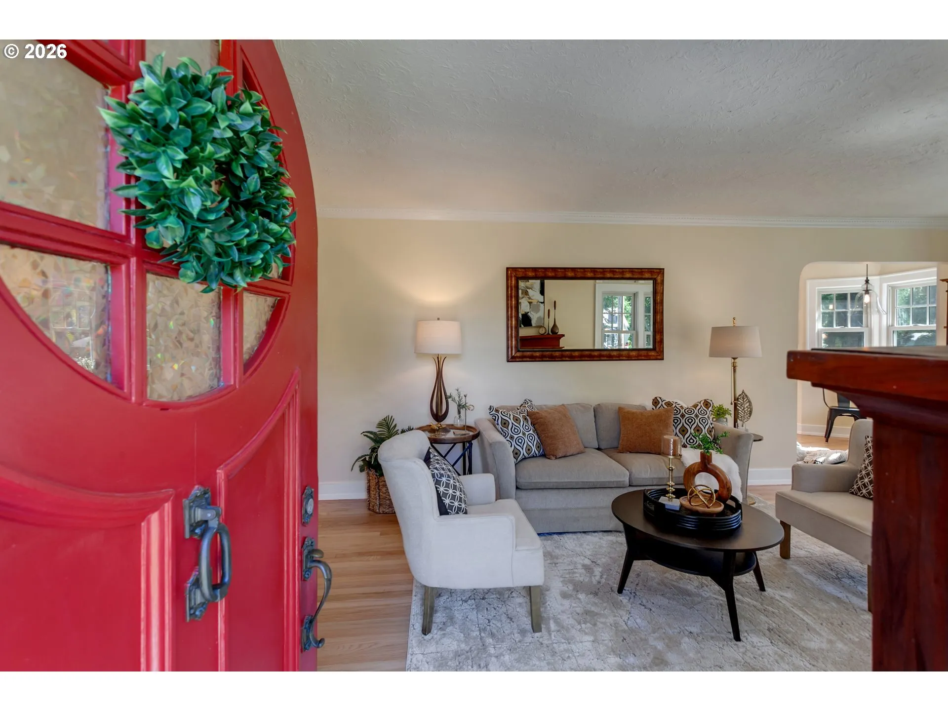 Living Room/Entrance