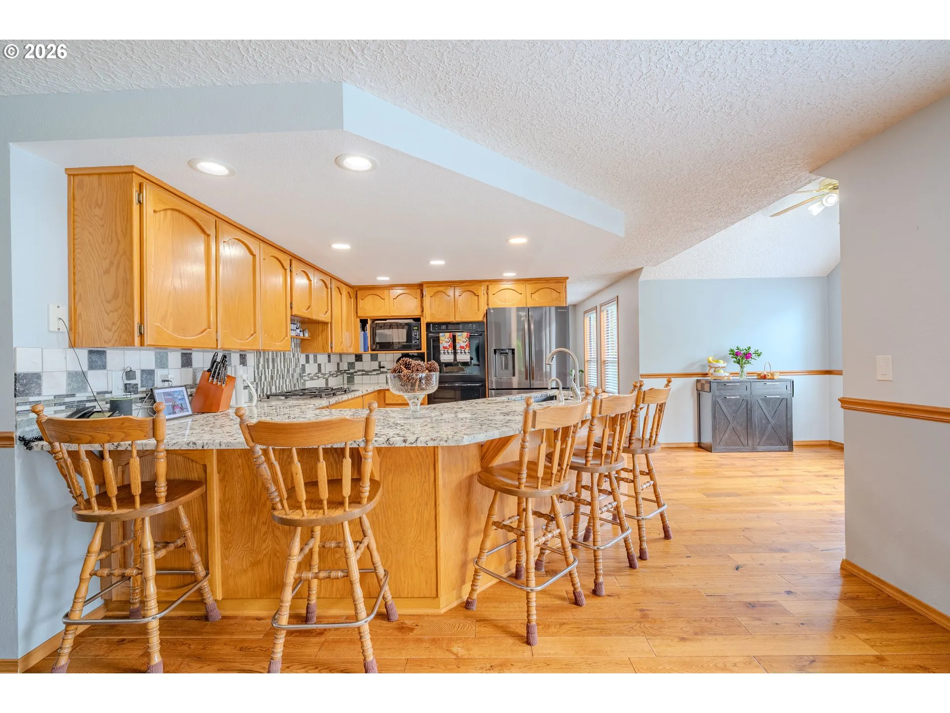 Kitchen-Breakfast Bar