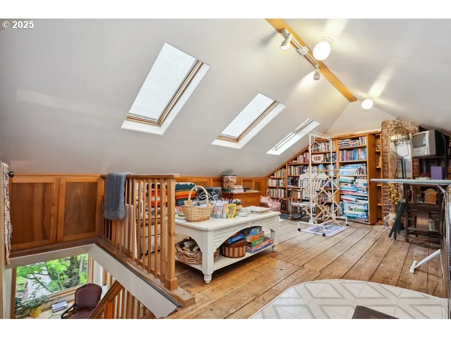 Bonus Room-Upper