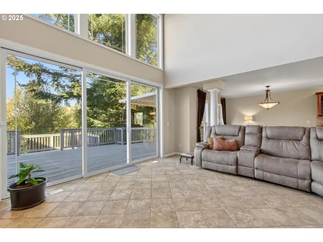 Living Room-Vaulted Ceilings