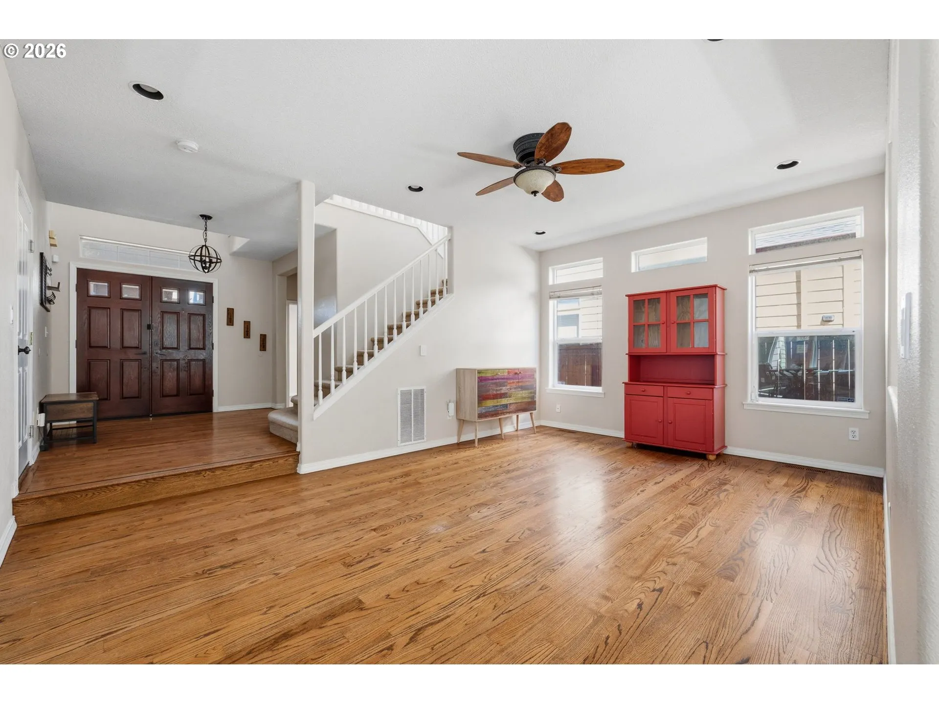 Living Room/Entrance