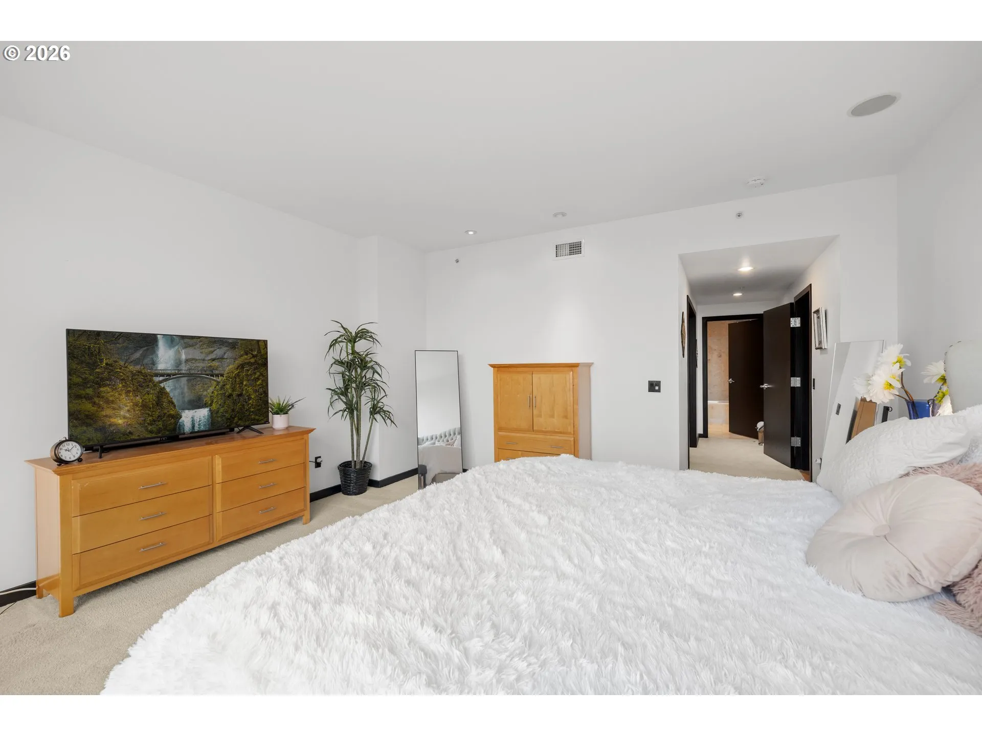 Bedroom, Owner's Suite-Upper
