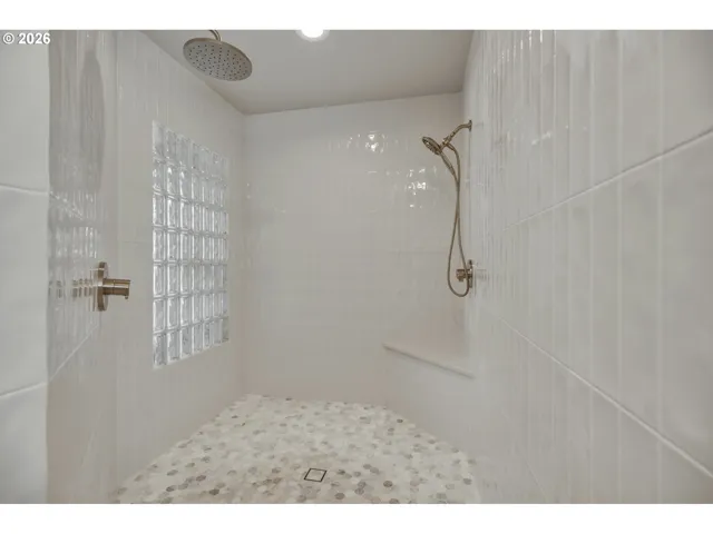 Bathroom-Walk in Shower