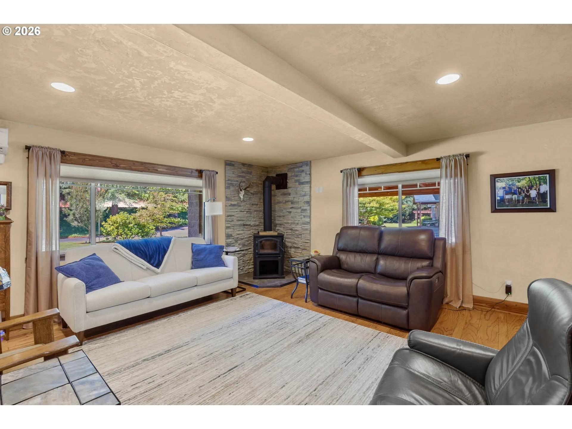 Living Room-Fireplace