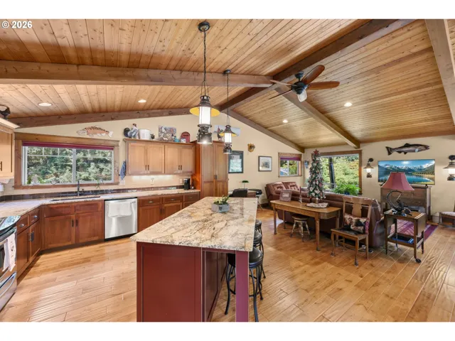 Kitchen-Breakfast Bar