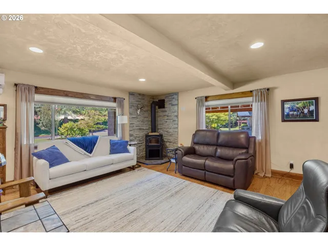 Living Room-Fireplace