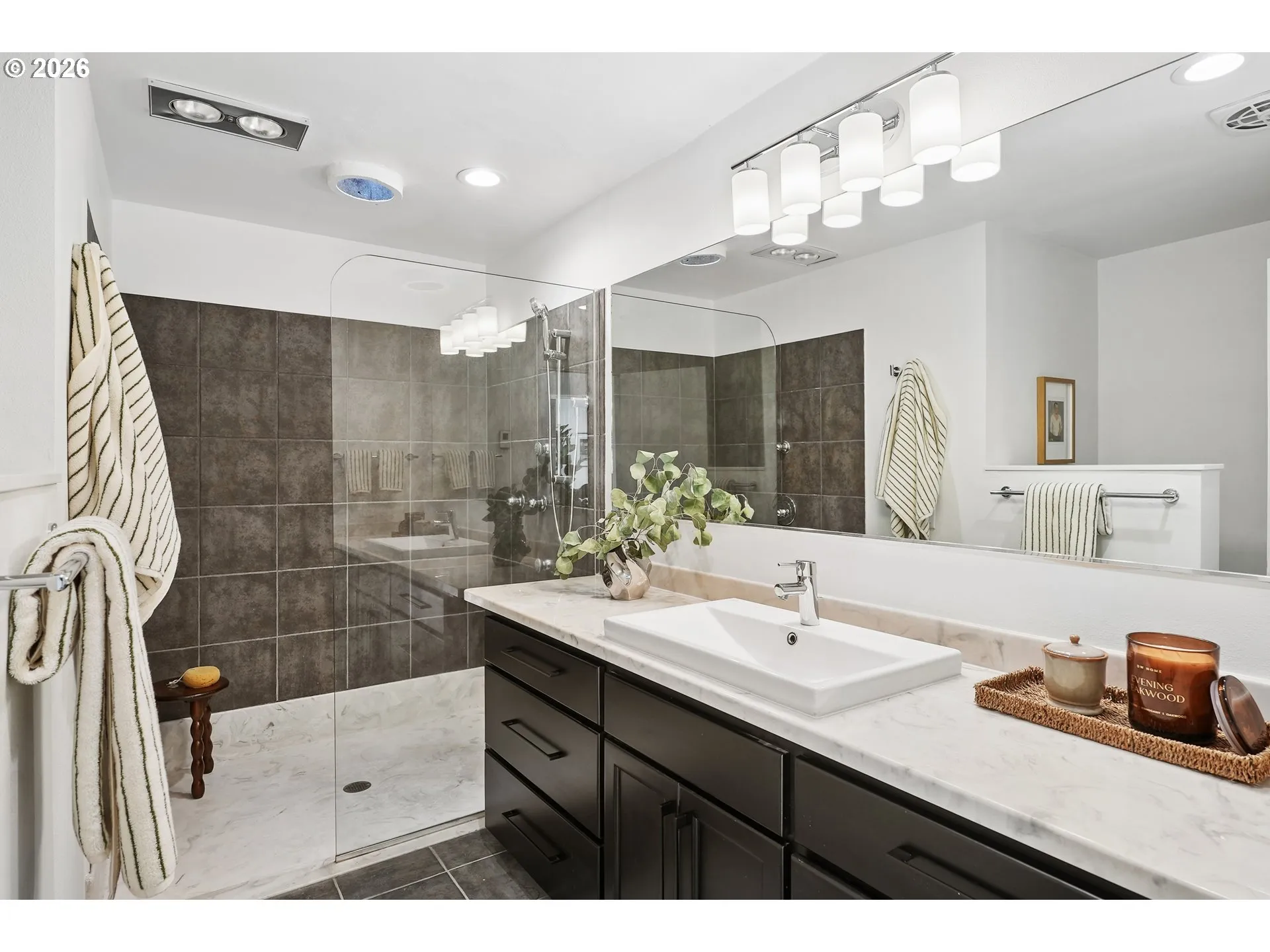 Bathroom-Walk in Shower