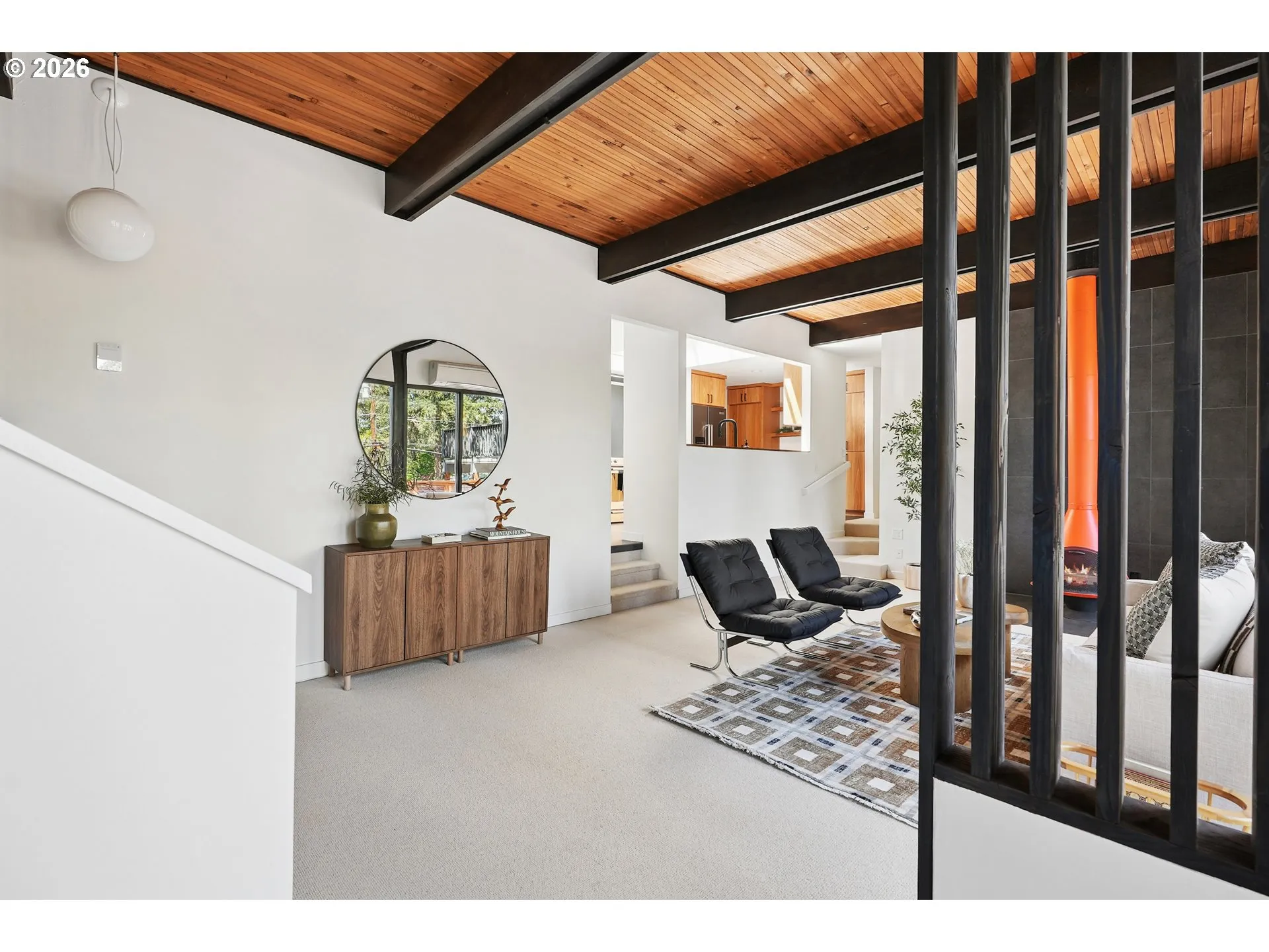 Living Room/Entrance