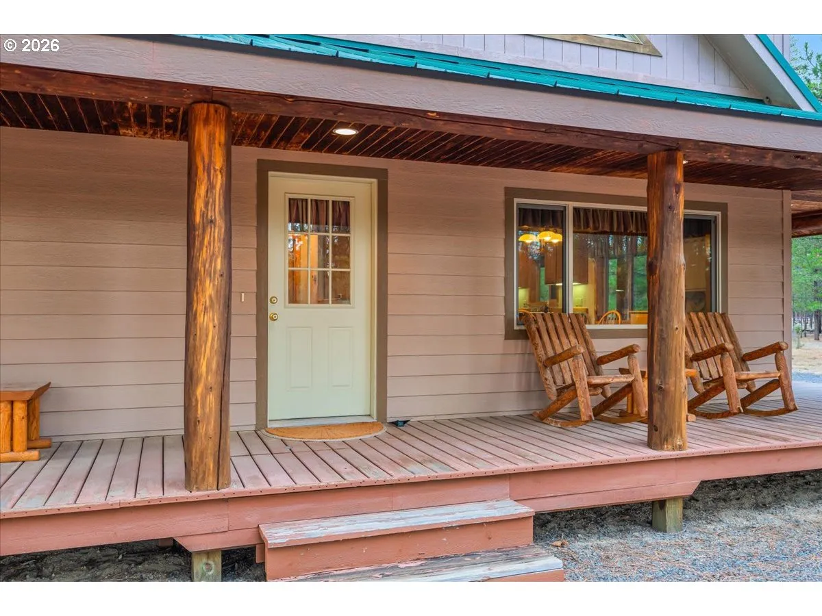 Porch, Screened in