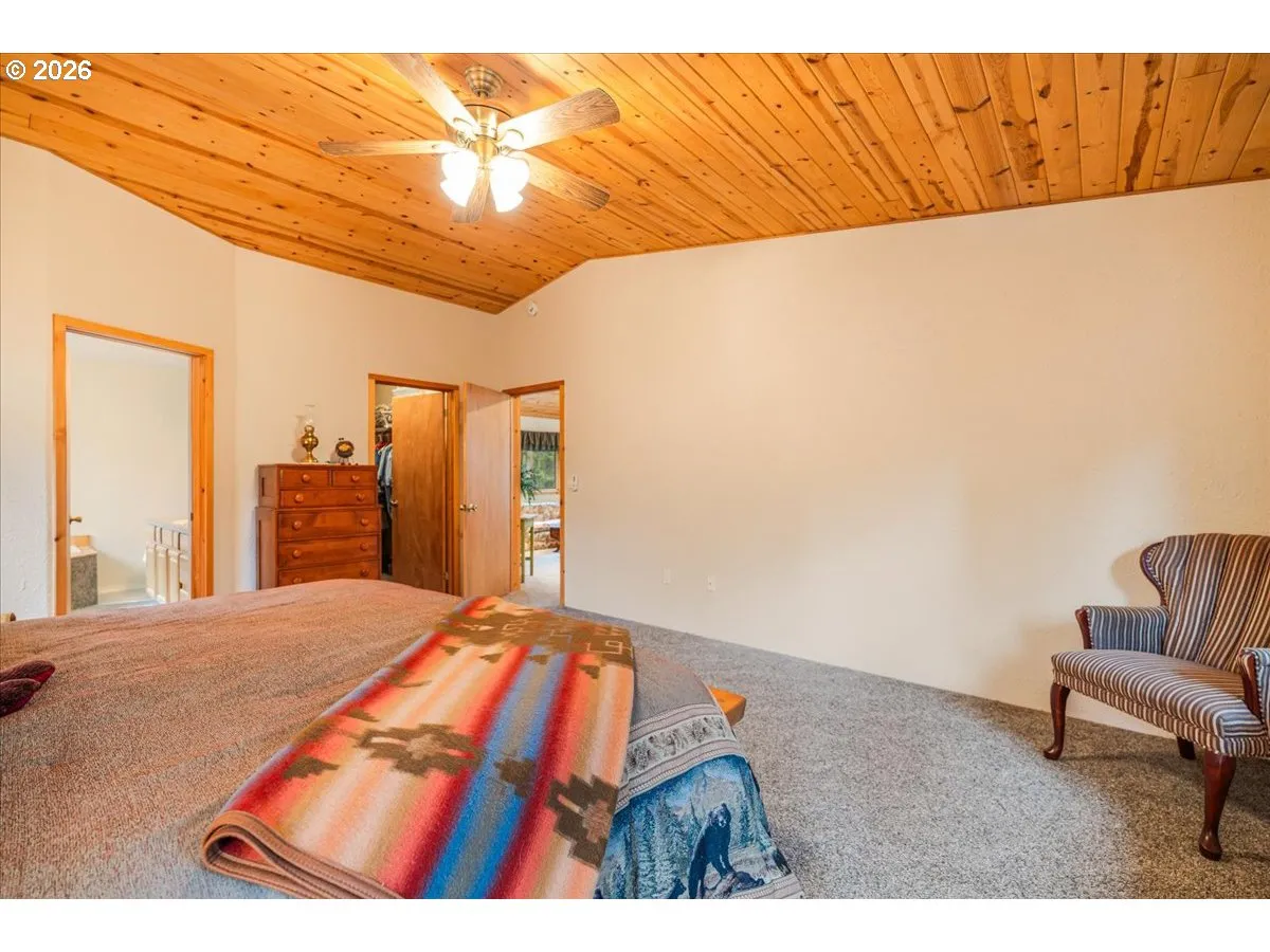 Bedroom, Primary-Vaulted Ceilings