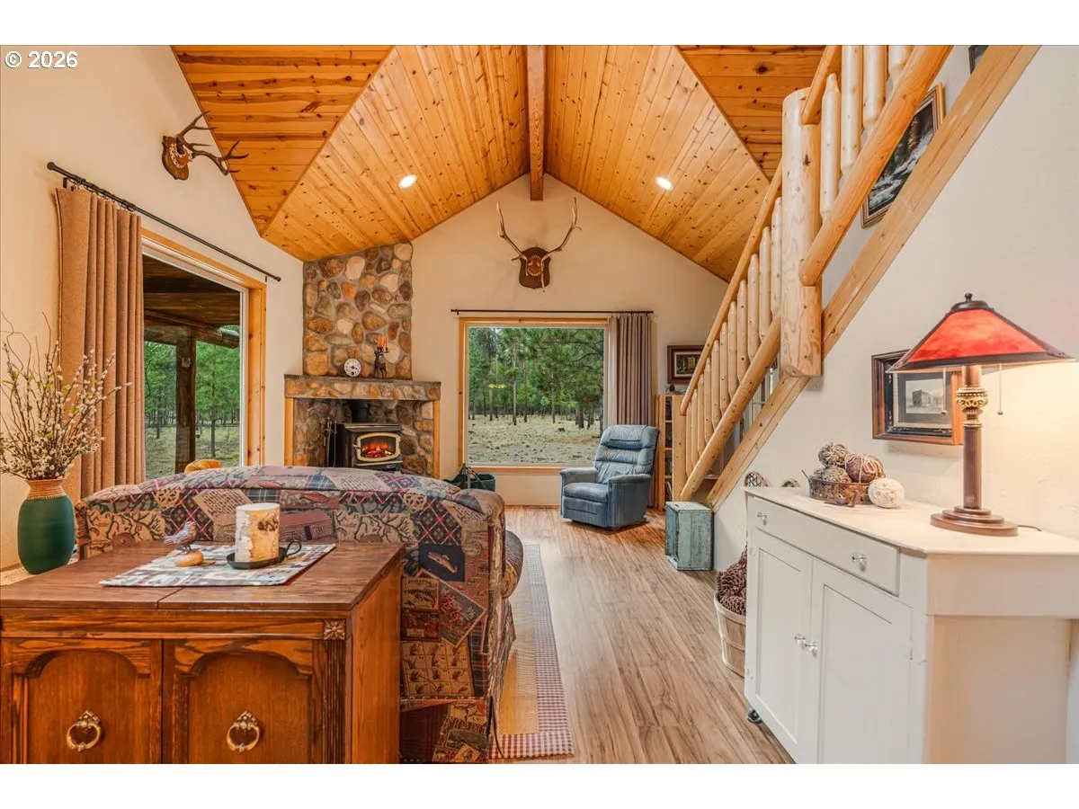 Living Room-Vaulted Ceilings