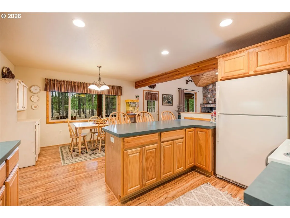 Kitchen-Breakfast Bar
