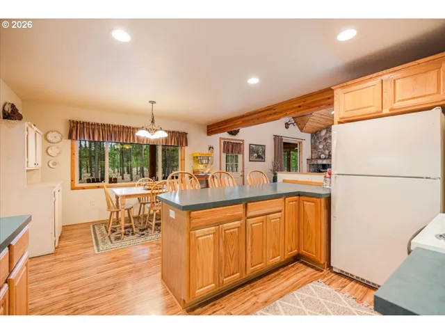 Kitchen-Breakfast Bar