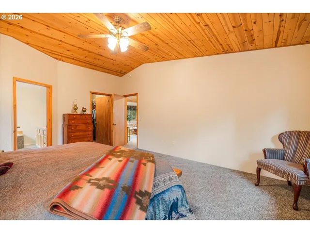 Bedroom, Primary-Vaulted Ceilings