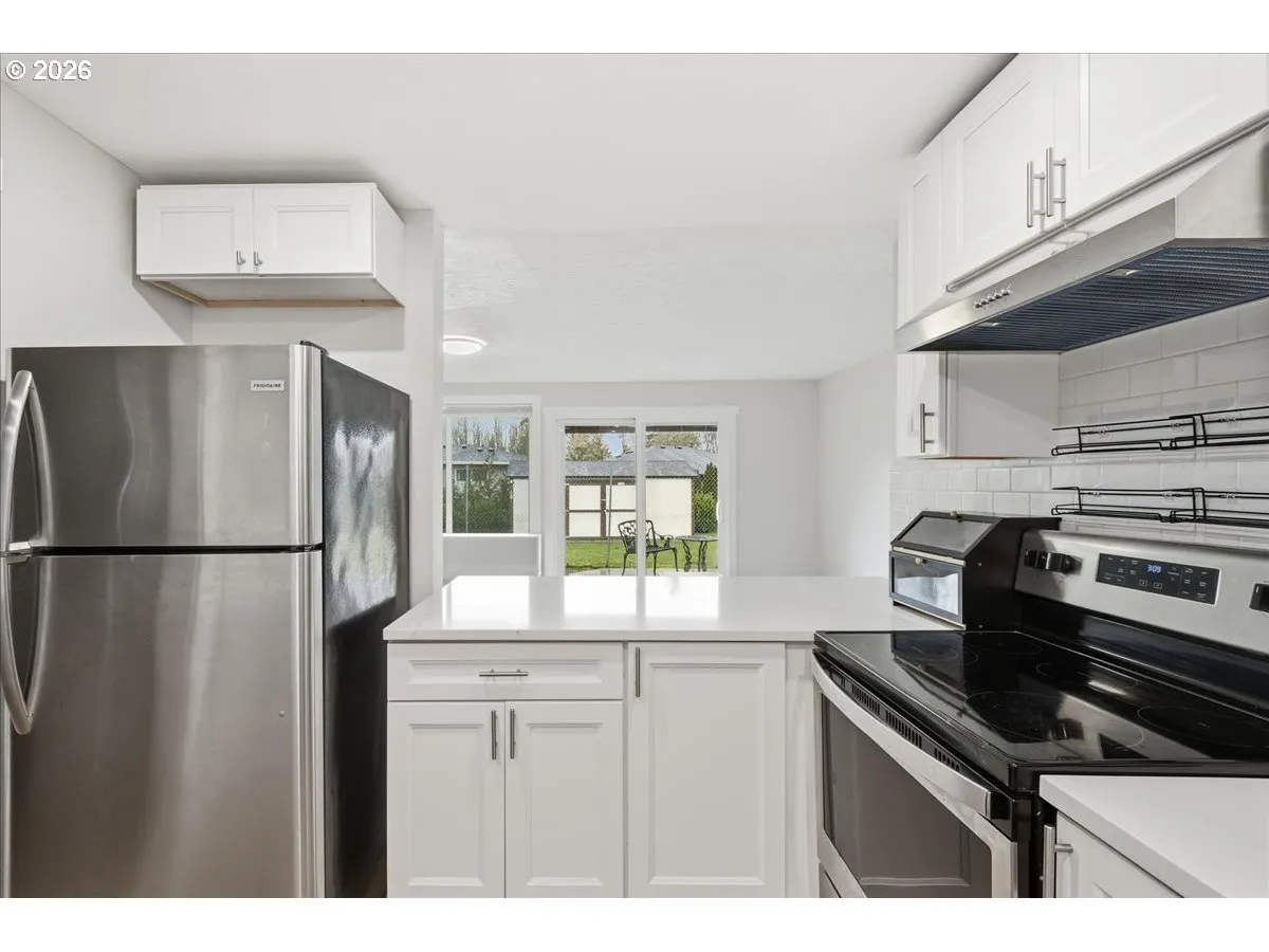 Kitchen/Living Room-Island