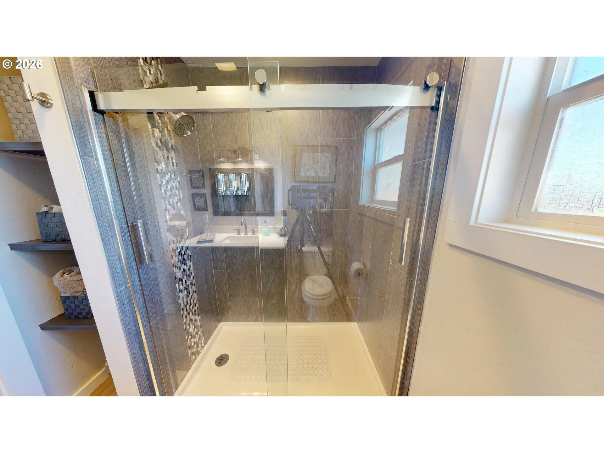 Bathroom-Walk in Shower
