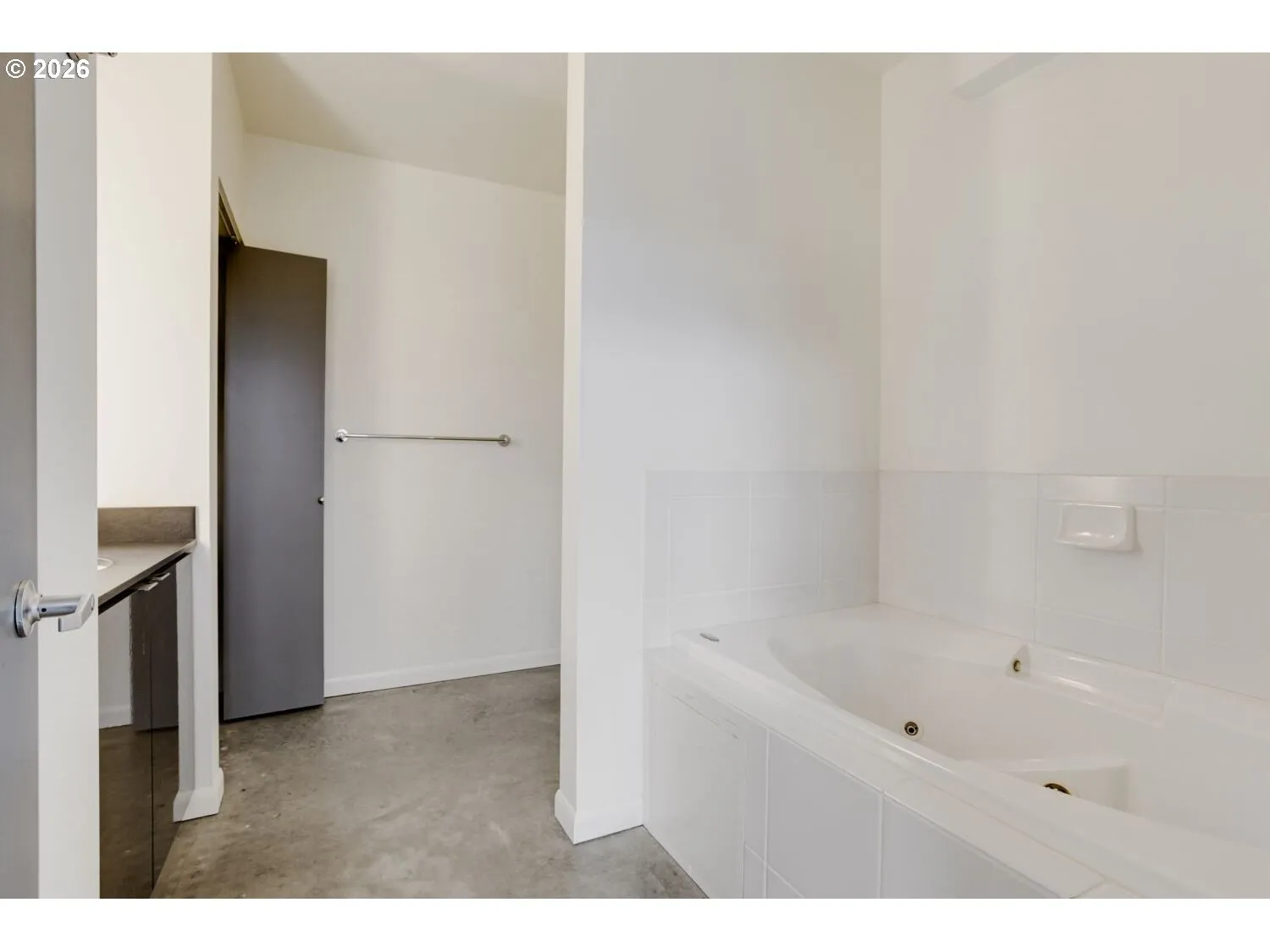 Bathroom, Attached-Garden Tub