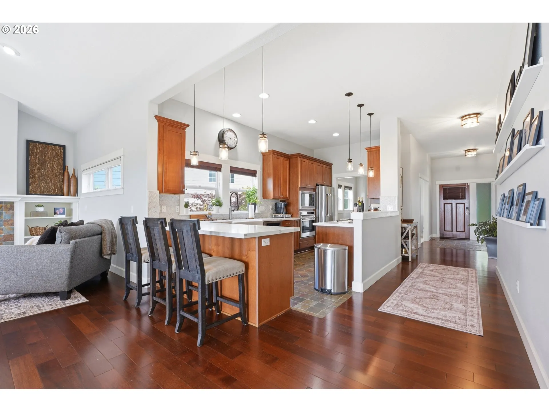 Kitchen-Breakfast Bar