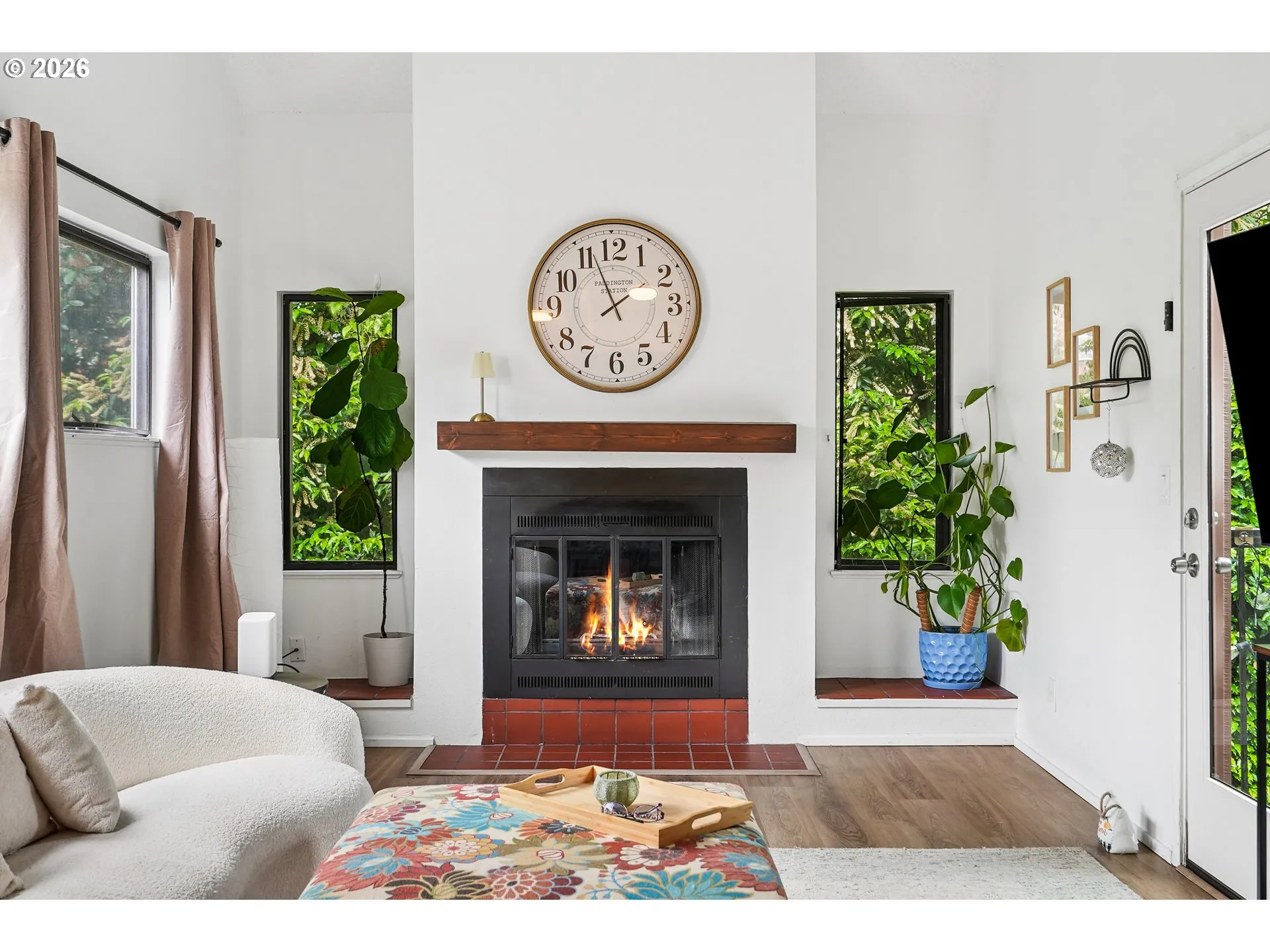 Living Room-Vaulted Ceilings