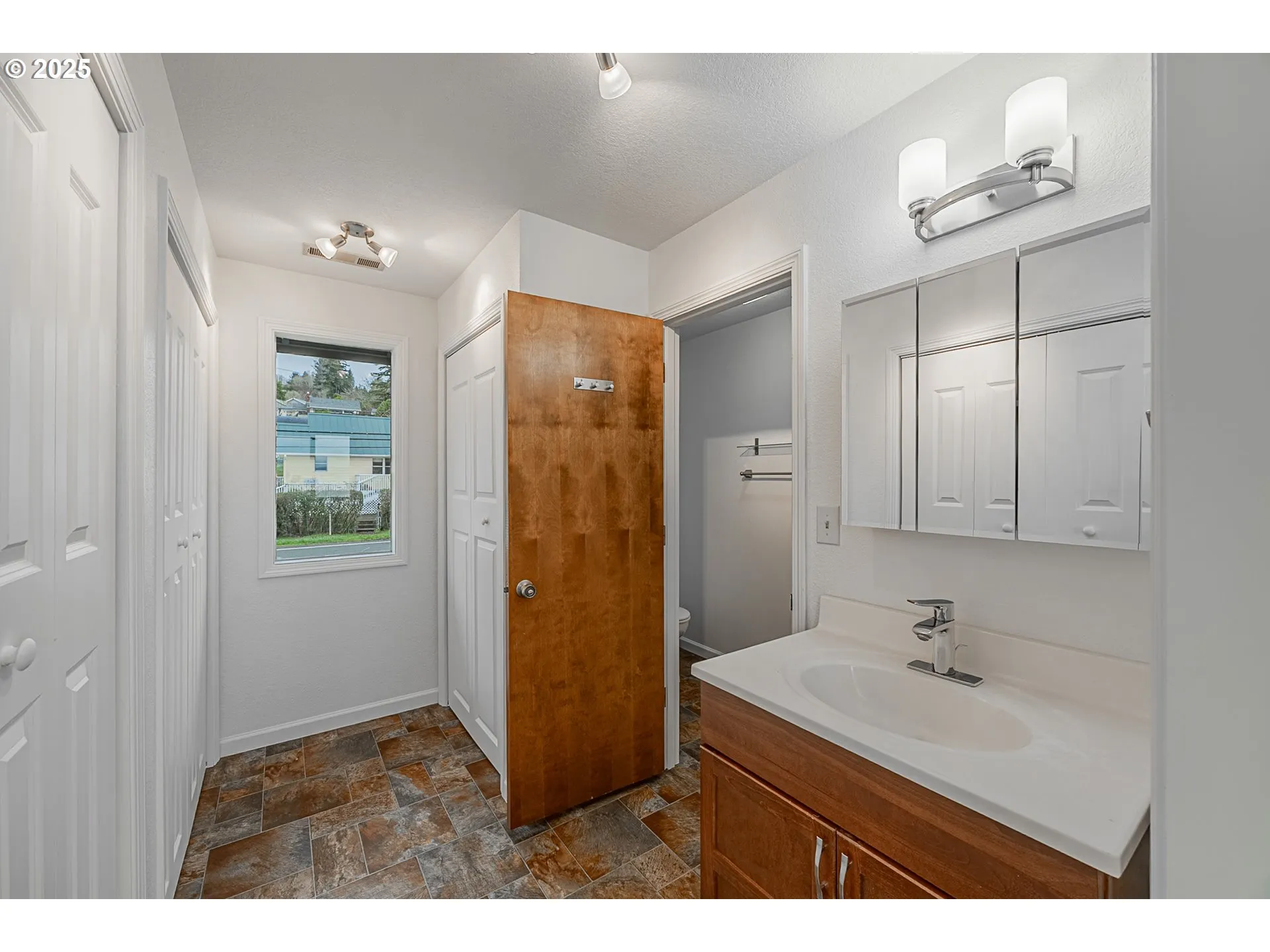 Bathroom, Attached-Upper