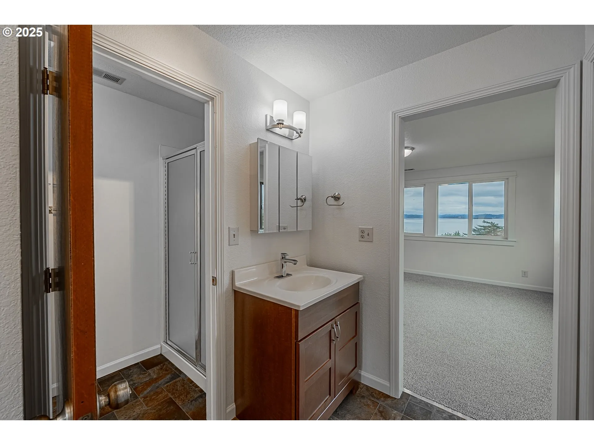 Bathroom, Attached-Upper