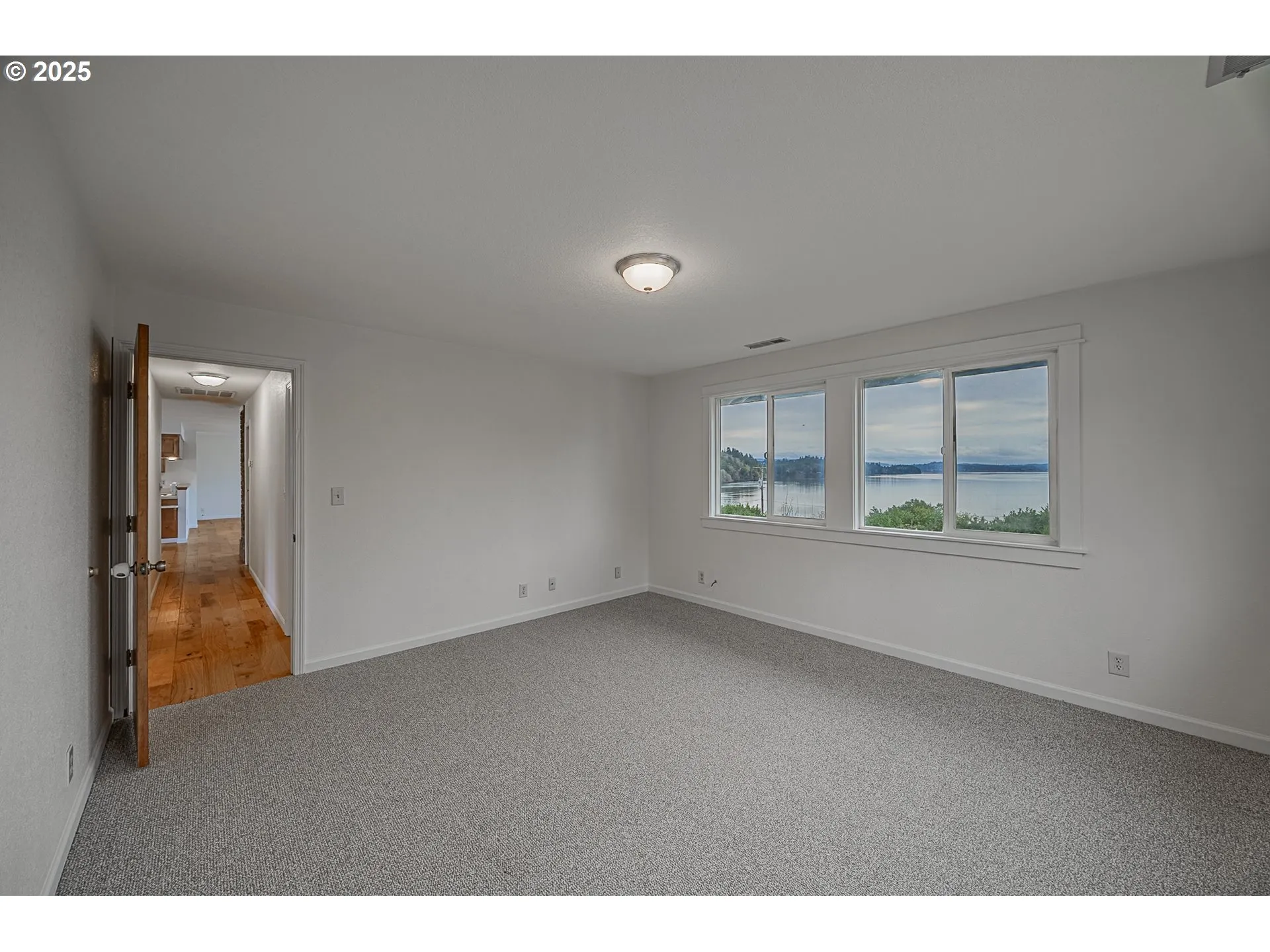 Bedroom, Owner's Suite-Upper