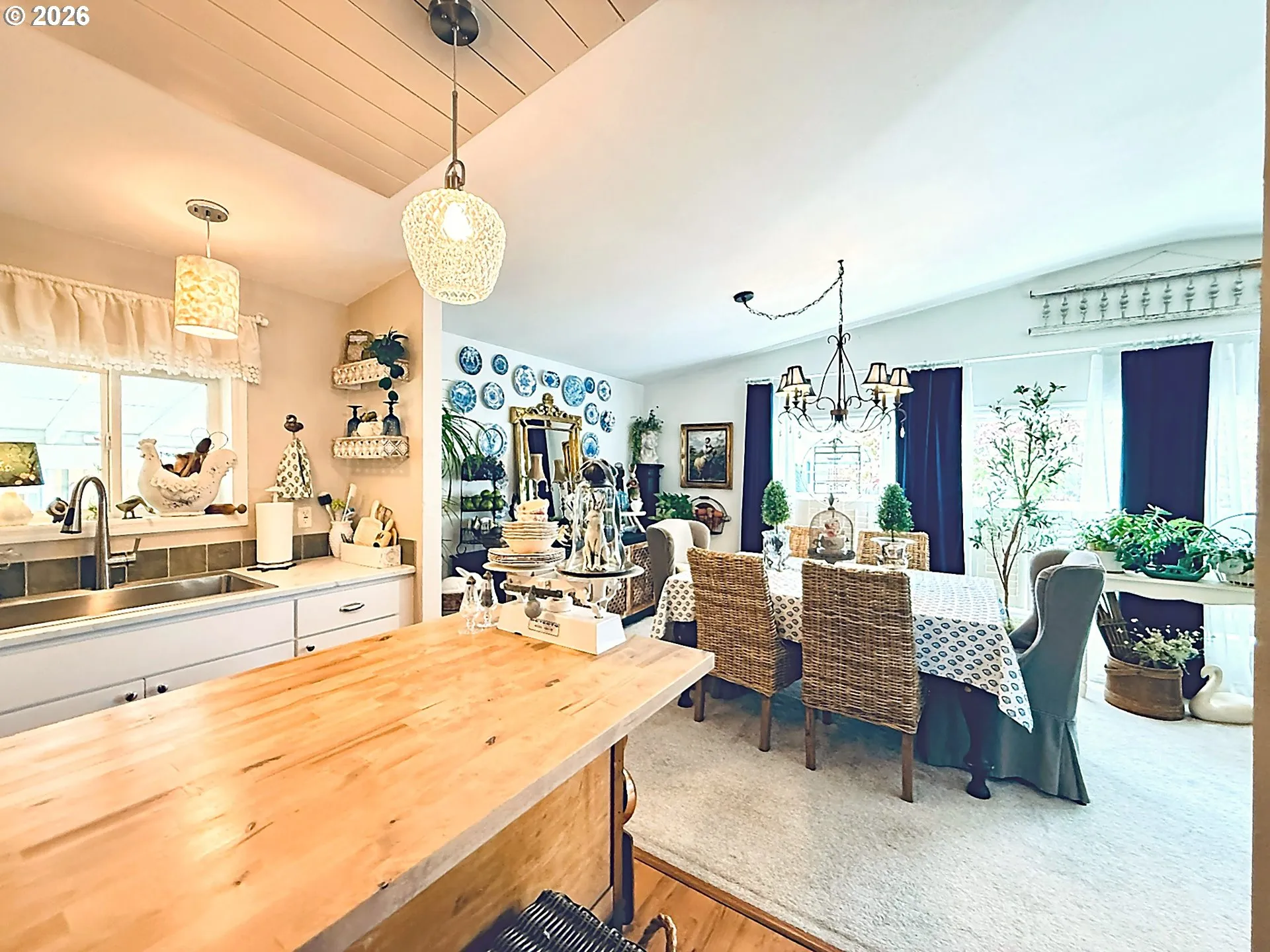Kitchen/Dining Room-Island