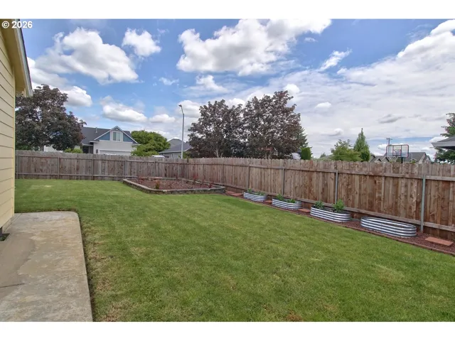 Yard-Back