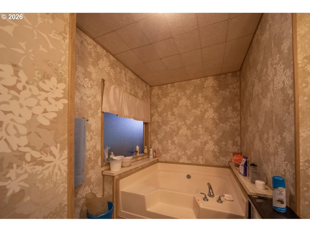 Bathroom, Attached-Garden Tub