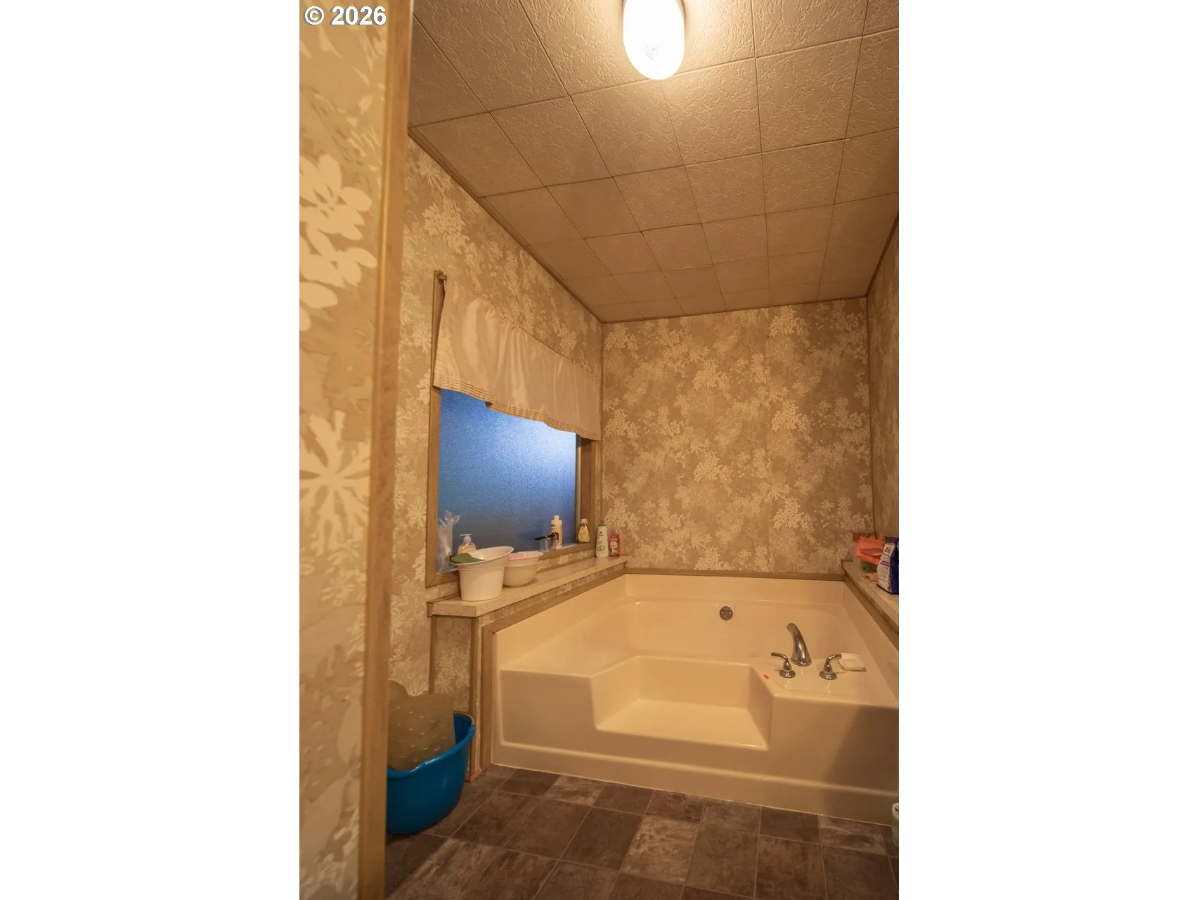 Bathroom, Attached-Garden Tub
